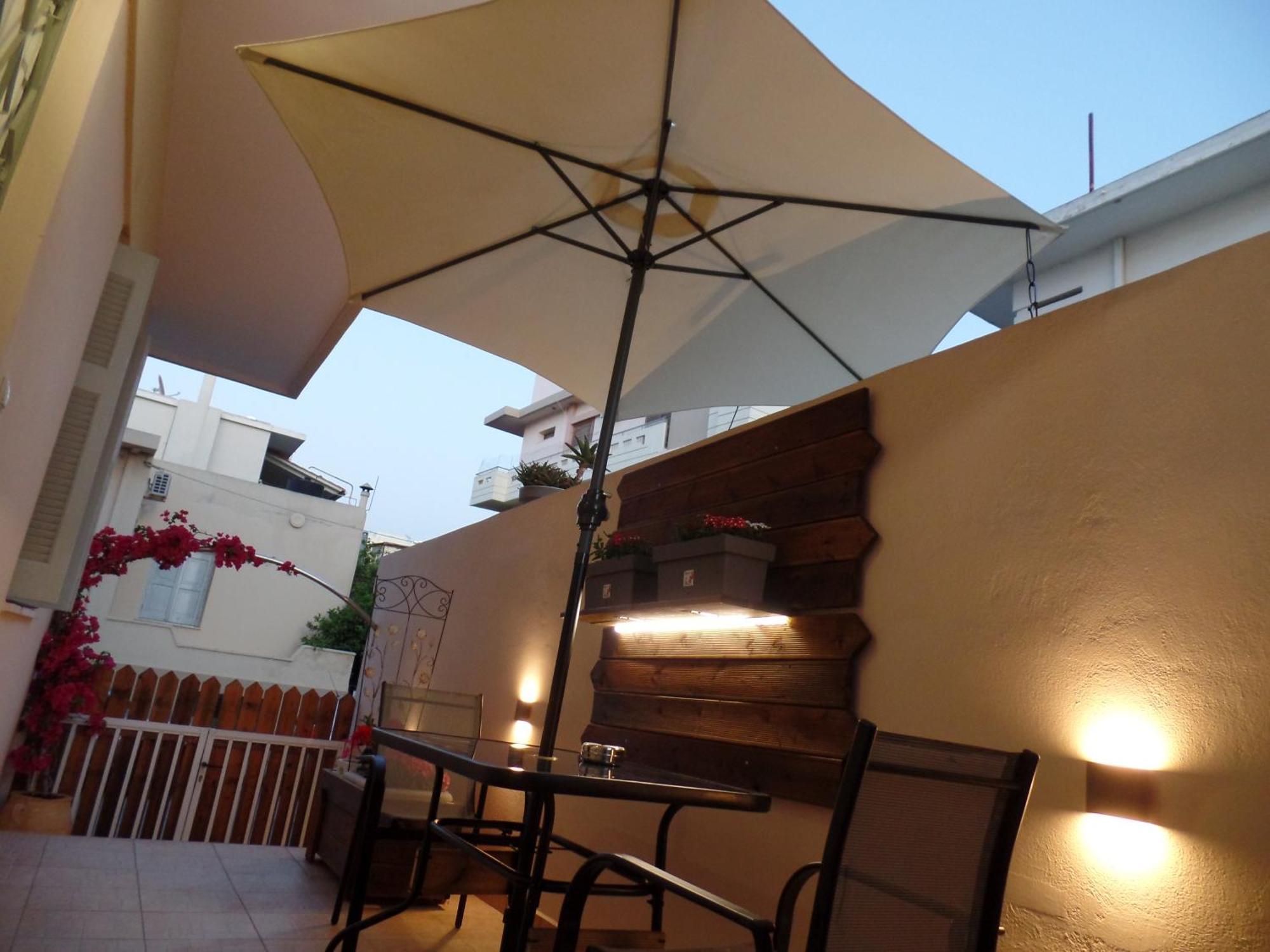 Ellis With Private Entrance And Veranda Apartment *